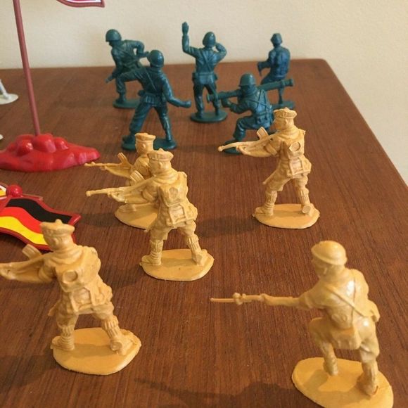 Plastic Army Guys Multicolor with Flags Lot of 23 - Picture 3 of 5